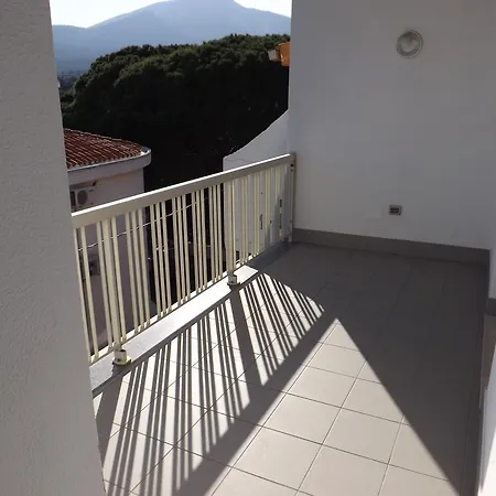 Center House Sea View * 卡拉古诺内