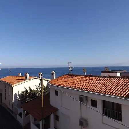 Center House Sea View * 卡拉古诺内