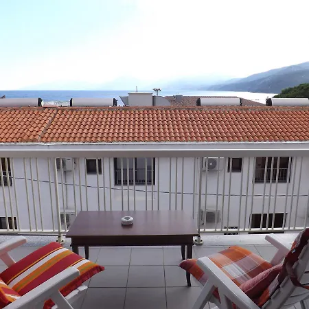 Center House Sea View * 卡拉古诺内